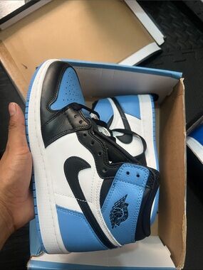 Air-inspired Men’s High-Top Sneakers in White, Black & Light Blue